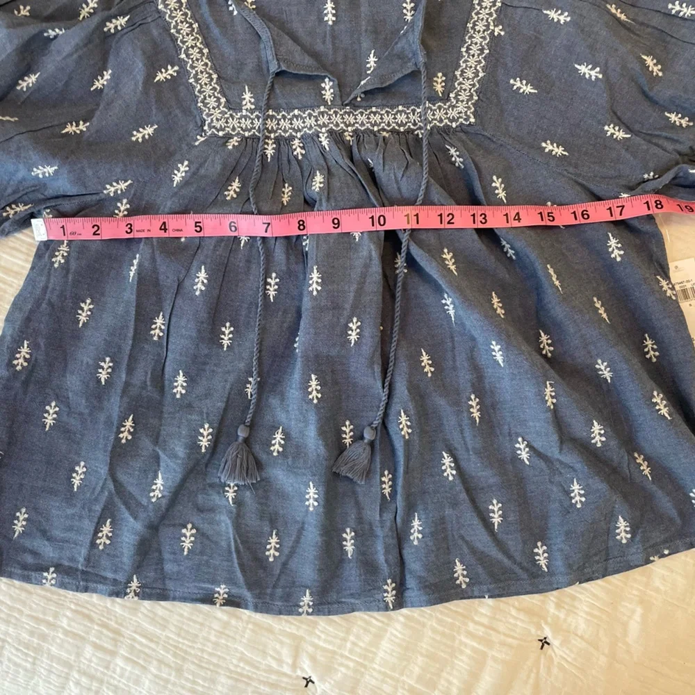 OLD NAVY Puffed-Sleeve Embroidered Poet Swing Blouse Size S NWT
